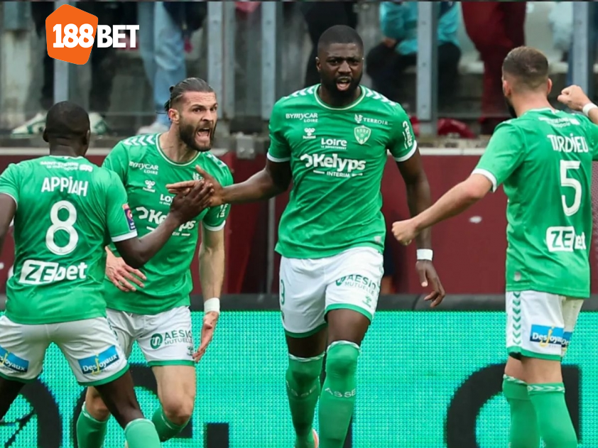 Saint-Etienne vẫn đang gặp nhiều khó khăn tại Ligue 1 mùa này (Ảnh: Goal)