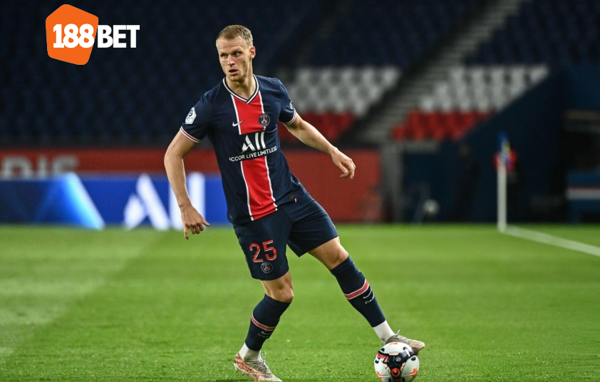 Mitchel Bakker từng có thời gian thường xuyên ra sân cho PSG